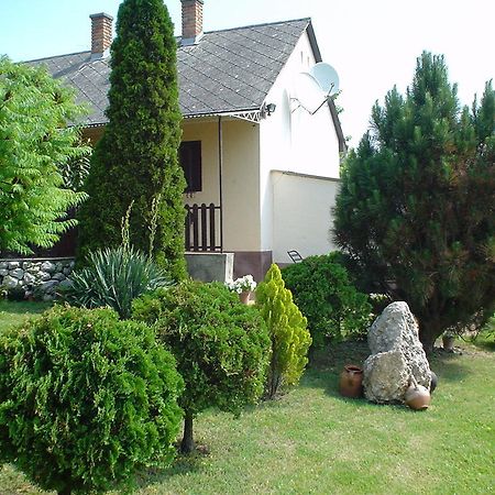 Oeroekzoeld Apartmanok Balatonfenyves Zewnętrze zdjęcie